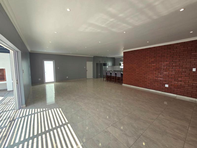 3 Bedroom Property for Sale in Golden Mile Western Cape